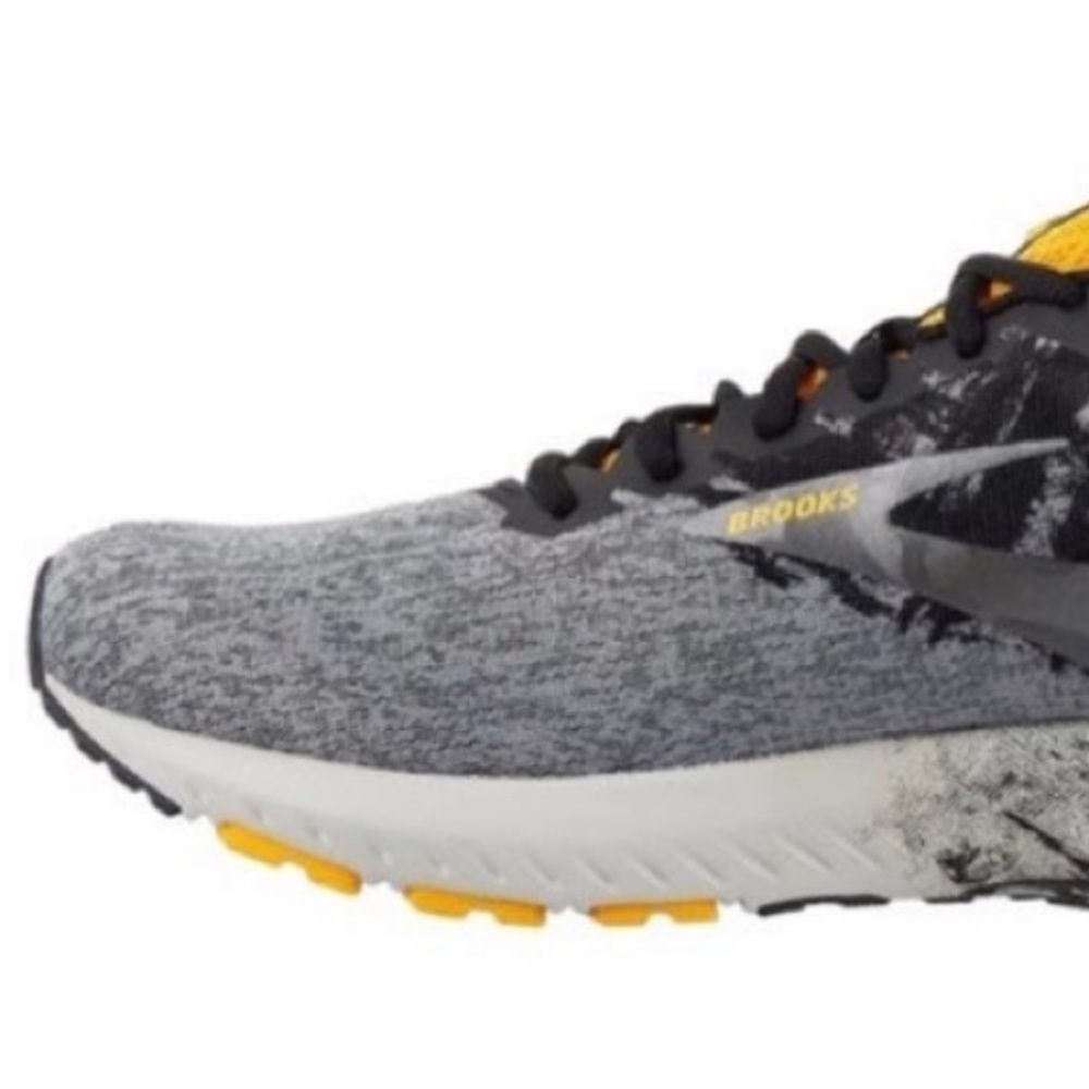 Brooks men’s Pittsburgh Launch 6 Running Shoes